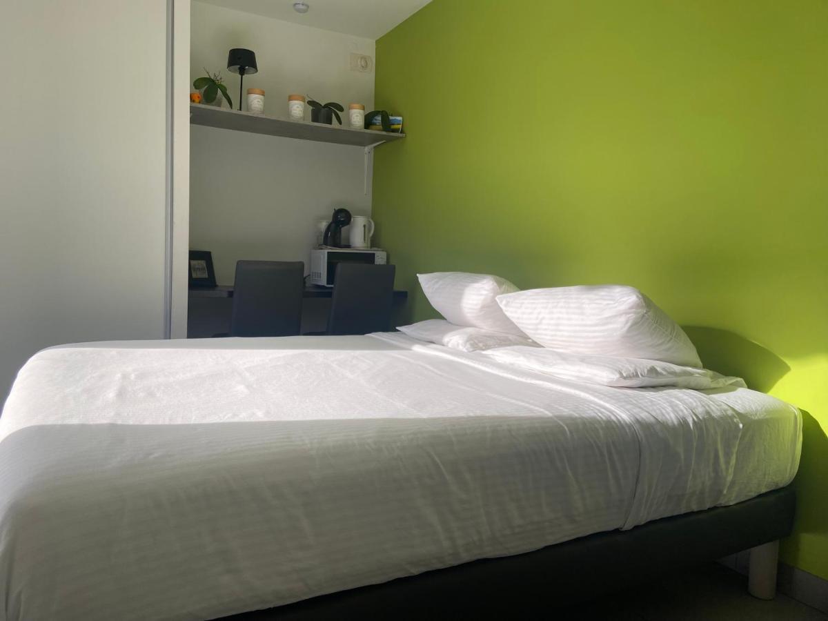 Petit Studio Dans Villa Bord De Lac Екс ле Бен Екстериор снимка
